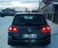 Серый Фольксваген Туарег, объемом двигателя 2.5 л и пробегом 270 тыс. км за 8700 $, фото 2 на Automoto.ua