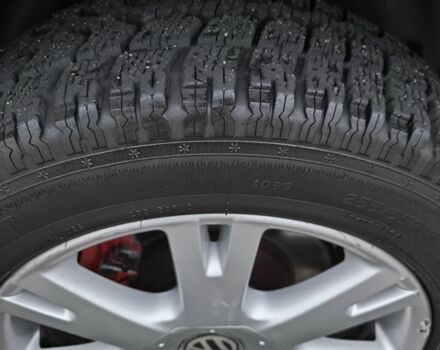 Серый Фольксваген Туарег, объемом двигателя 3 л и пробегом 371 тыс. км за 8500 $, фото 10 на Automoto.ua