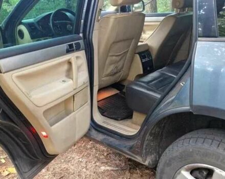 Серый Фольксваген Туарег, объемом двигателя 2.5 л и пробегом 315 тыс. км за 3800 $, фото 8 на Automoto.ua