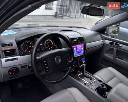 Серый Фольксваген Туарег, объемом двигателя 2.46 л и пробегом 331 тыс. км за 8500 $, фото 16 на Automoto.ua