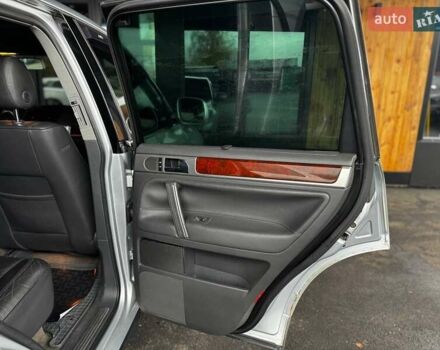 Серый Фольксваген Туарег, объемом двигателя 4.2 л и пробегом 309 тыс. км за 6999 $, фото 17 на Automoto.ua