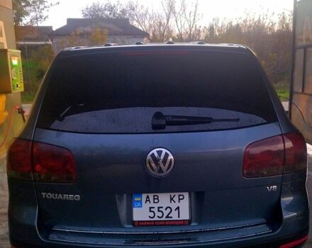 Серый Фольксваген Туарег, объемом двигателя 4.2 л и пробегом 355 тыс. км за 9500 $, фото 7 на Automoto.ua