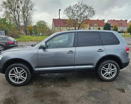 Серый Фольксваген Туарег, объемом двигателя 2.5 л и пробегом 296 тыс. км за 2600 $, фото 1 на Automoto.ua