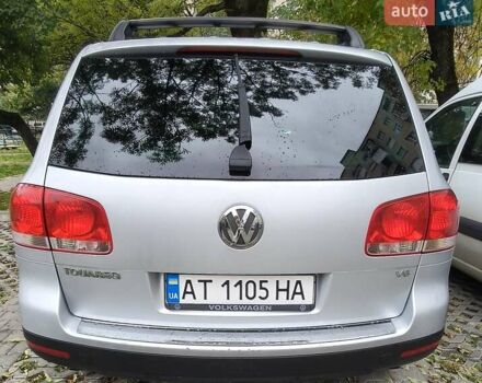 Сірий Фольксваген Туарег, об'ємом двигуна 3.2 л та пробігом 246 тис. км за 8000 $, фото 2 на Automoto.ua