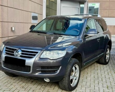 Серый Фольксваген Туарег, объемом двигателя 3 л и пробегом 213 тыс. км за 3455 $, фото 2 на Automoto.ua