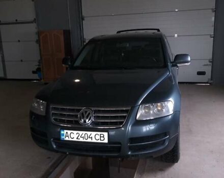 Серый Фольксваген Туарег, объемом двигателя 2.5 л и пробегом 324 тыс. км за 7500 $, фото 1 на Automoto.ua