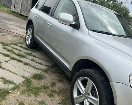 Серый Фольксваген Туарег, объемом двигателя 2.97 л и пробегом 400 тыс. км за 9300 $, фото 1 на Automoto.ua