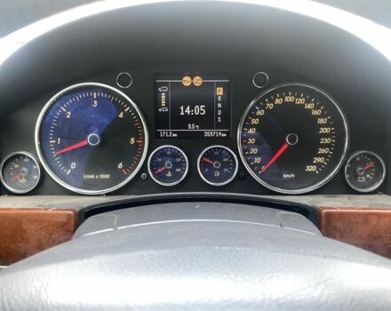 Сірий Фольксваген Туарег, об'ємом двигуна 5 л та пробігом 320 тис. км за 4000 $, фото 10 на Automoto.ua