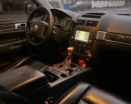 Серый Фольксваген Туарег, объемом двигателя 2.5 л и пробегом 350 тыс. км за 4700 $, фото 7 на Automoto.ua
