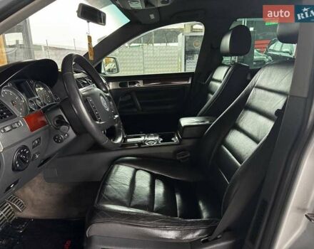 Серый Фольксваген Туарег, объемом двигателя 4.2 л и пробегом 309 тыс. км за 6999 $, фото 12 на Automoto.ua