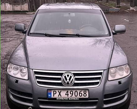 Серый Фольксваген Туарег, объемом двигателя 2.5 л и пробегом 350 тыс. км за 4700 $, фото 1 на Automoto.ua