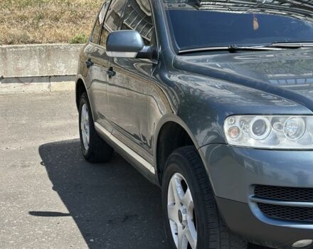 Серый Фольксваген Туарег, объемом двигателя 2.5 л и пробегом 281 тыс. км за 5500 $, фото 7 на Automoto.ua