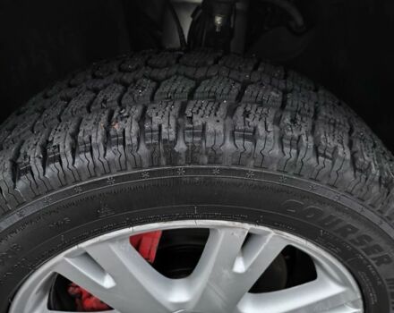 Серый Фольксваген Туарег, объемом двигателя 3 л и пробегом 370 тыс. км за 13000 $, фото 16 на Automoto.ua