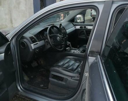 Сірий Фольксваген Туарег, об'ємом двигуна 2.5 л та пробігом 355 тис. км за 8000 $, фото 5 на Automoto.ua