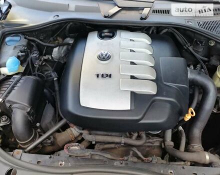 Серый Фольксваген Туарег, объемом двигателя 0 л и пробегом 230 тыс. км за 5900 $, фото 55 на Automoto.ua