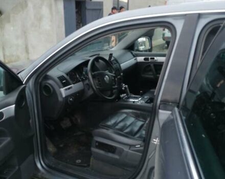 Сірий Фольксваген Туарег, об'ємом двигуна 2.5 л та пробігом 355 тис. км за 8000 $, фото 4 на Automoto.ua