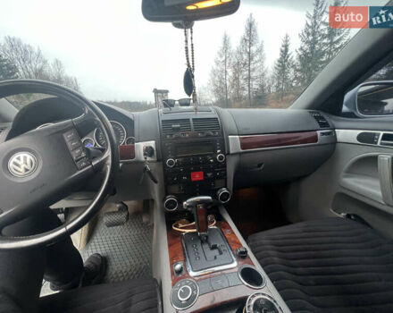 Сірий Фольксваген Туарег, об'ємом двигуна 3.2 л та пробігом 270 тис. км за 7200 $, фото 10 на Automoto.ua