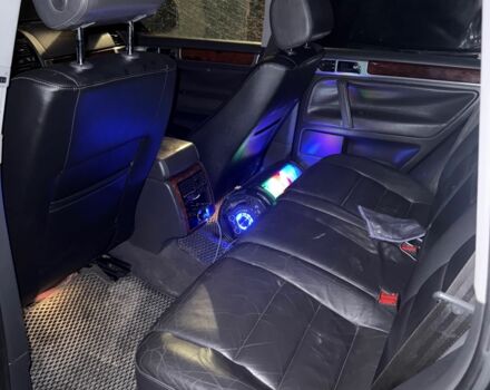 Серый Фольксваген Туарег, объемом двигателя 2.5 л и пробегом 354 тыс. км за 7000 $, фото 3 на Automoto.ua