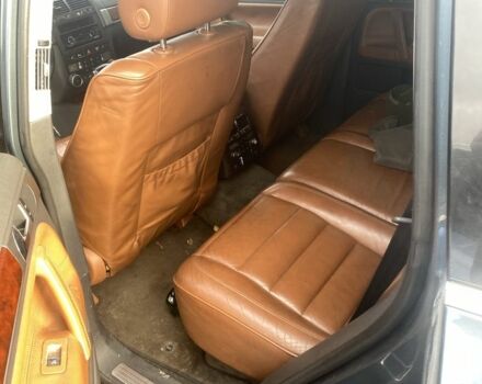 Сірий Фольксваген Туарег, об'ємом двигуна 5 л та пробігом 320 тис. км за 4000 $, фото 3 на Automoto.ua