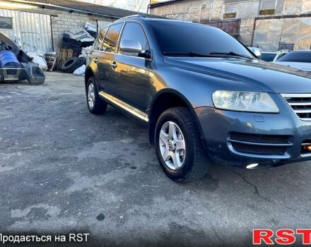 Серый Фольксваген Туарег, объемом двигателя 3.2 л и пробегом 308 тыс. км за 9500 $, фото 1 на Automoto.ua