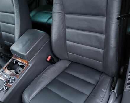 Серый Фольксваген Туарег, объемом двигателя 3 л и пробегом 371 тыс. км за 8500 $, фото 22 на Automoto.ua