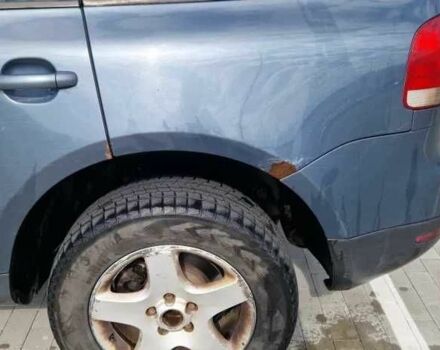 Серый Фольксваген Туарег, объемом двигателя 2.5 л и пробегом 315 тыс. км за 3800 $, фото 3 на Automoto.ua