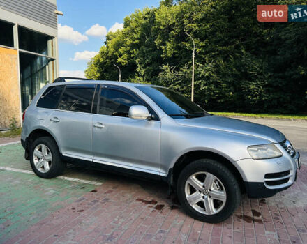 Серый Фольксваген Туарег, объемом двигателя 4.2 л и пробегом 310 тыс. км за 7400 $, фото 1 на Automoto.ua