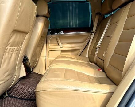 Серый Фольксваген Туарег, объемом двигателя 2.5 л и пробегом 340 тыс. км за 7200 $, фото 7 на Automoto.ua