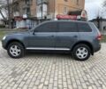 Серый Фольксваген Туарег, объемом двигателя 3.2 л и пробегом 300 тыс. км за 5999 $, фото 4 на Automoto.ua
