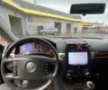 Серый Фольксваген Туарег, объемом двигателя 2.5 л и пробегом 280 тыс. км за 5299 $, фото 7 на Automoto.ua