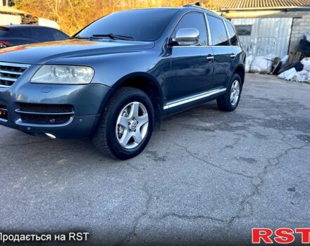 Серый Фольксваген Туарег, объемом двигателя 3.2 л и пробегом 308 тыс. км за 9500 $, фото 2 на Automoto.ua