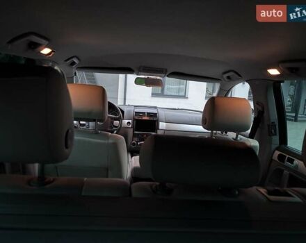 Серый Фольксваген Туарег, объемом двигателя 2.46 л и пробегом 331 тыс. км за 8500 $, фото 12 на Automoto.ua