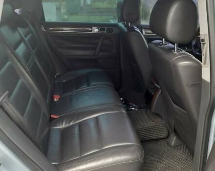 Серый Фольксваген Туарег, объемом двигателя 3.19 л и пробегом 319 тыс. км за 8500 $, фото 7 на Automoto.ua