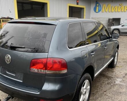 Серый Фольксваген Туарег, объемом двигателя 2.5 л и пробегом 280 тыс. км за 5299 $, фото 5 на Automoto.ua
