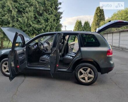 Серый Фольксваген Туарег, объемом двигателя 0 л и пробегом 230 тыс. км за 5900 $, фото 28 на Automoto.ua