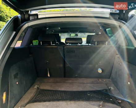 Серый Фольксваген Туарег, объемом двигателя 4.2 л и пробегом 310 тыс. км за 7400 $, фото 5 на Automoto.ua