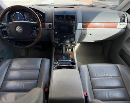 Серый Фольксваген Туарег, объемом двигателя 3 л и пробегом 213 тыс. км за 3455 $, фото 6 на Automoto.ua