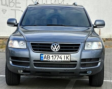 Серый Фольксваген Туарег, объемом двигателя 2.5 л и пробегом 340 тыс. км за 7200 $, фото 1 на Automoto.ua
