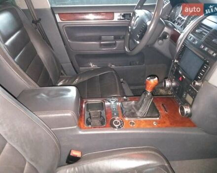 Серый Фольксваген Туарег, объемом двигателя 2.5 л и пробегом 324 тыс. км за 7500 $, фото 10 на Automoto.ua