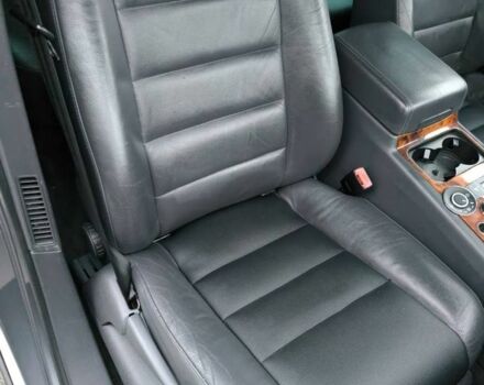 Серый Фольксваген Туарег, объемом двигателя 3 л и пробегом 370 тыс. км за 13000 $, фото 14 на Automoto.ua