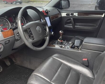 Серый Фольксваген Туарег, объемом двигателя 2.5 л и пробегом 280 тыс. км за 5299 $, фото 6 на Automoto.ua
