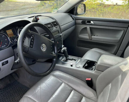 Серый Фольксваген Туарег, объемом двигателя 2.5 л и пробегом 313 тыс. км за 6000 $, фото 8 на Automoto.ua