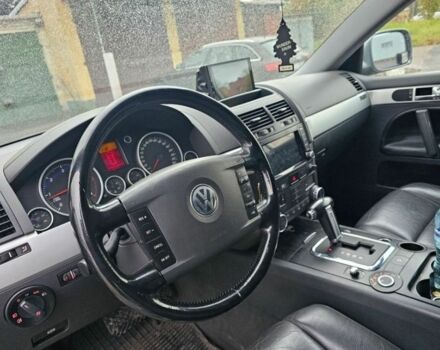 Серый Фольксваген Туарег, объемом двигателя 2.5 л и пробегом 296 тыс. км за 2600 $, фото 7 на Automoto.ua