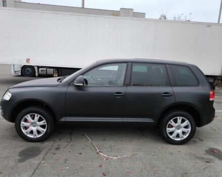 Серый Фольксваген Туарег, объемом двигателя 3 л и пробегом 371 тыс. км за 8500 $, фото 1 на Automoto.ua