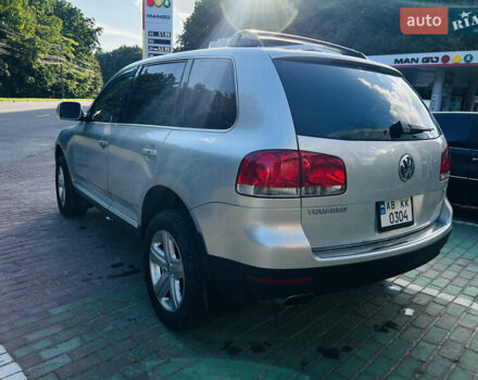 Серый Фольксваген Туарег, объемом двигателя 4.2 л и пробегом 310 тыс. км за 7400 $, фото 2 на Automoto.ua