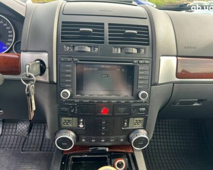 Серый Фольксваген Туарег, объемом двигателя 2.5 л и пробегом 333 тыс. км за 7440 $, фото 22 на Automoto.ua