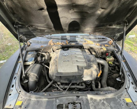 Серый Фольксваген Туарег, объемом двигателя 2.5 л и пробегом 313 тыс. км за 6000 $, фото 11 на Automoto.ua