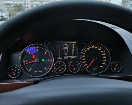 Серый Фольксваген Туарег, объемом двигателя 3 л и пробегом 371 тыс. км за 8500 $, фото 16 на Automoto.ua