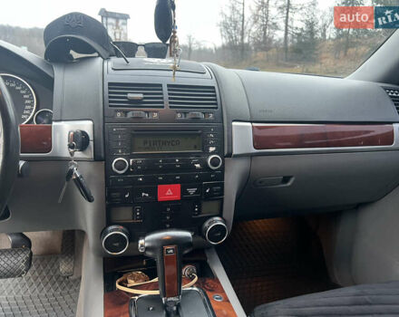 Сірий Фольксваген Туарег, об'ємом двигуна 3.2 л та пробігом 270 тис. км за 7200 $, фото 11 на Automoto.ua