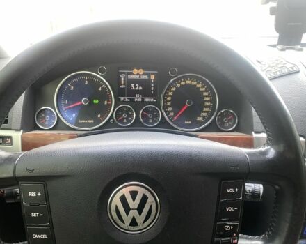 Сірий Фольксваген Туарег, об'ємом двигуна 5 л та пробігом 320 тис. км за 4000 $, фото 2 на Automoto.ua